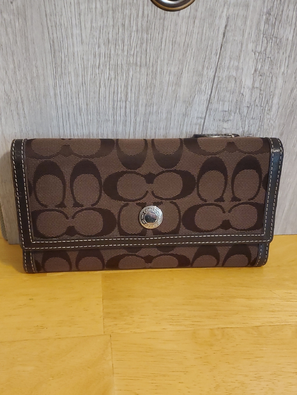 Coach Hamptons Signature Checkbook Wallet In Chocolate ... Excellent Condition - Picture 2 of 11